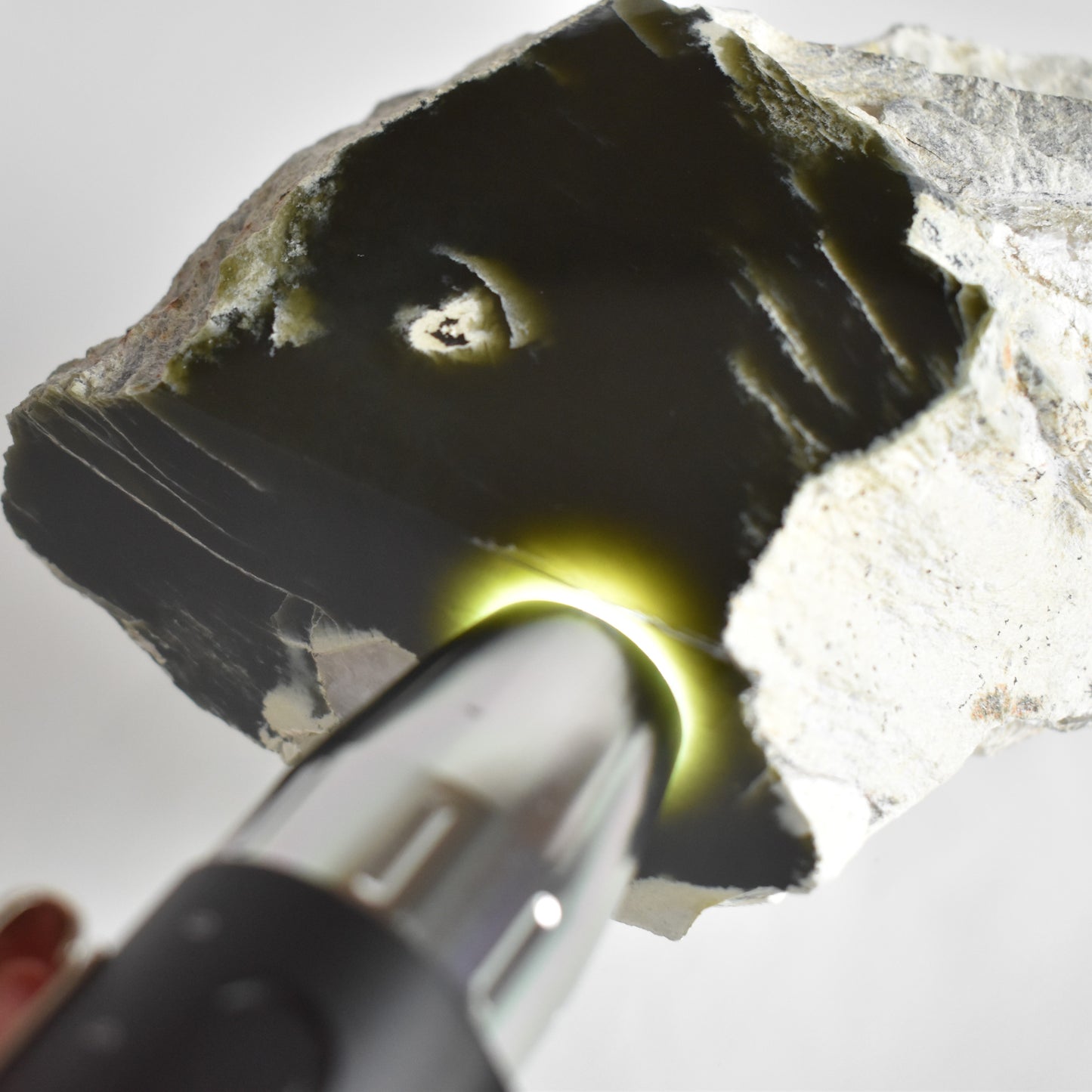 Jade Hand Gem 1044