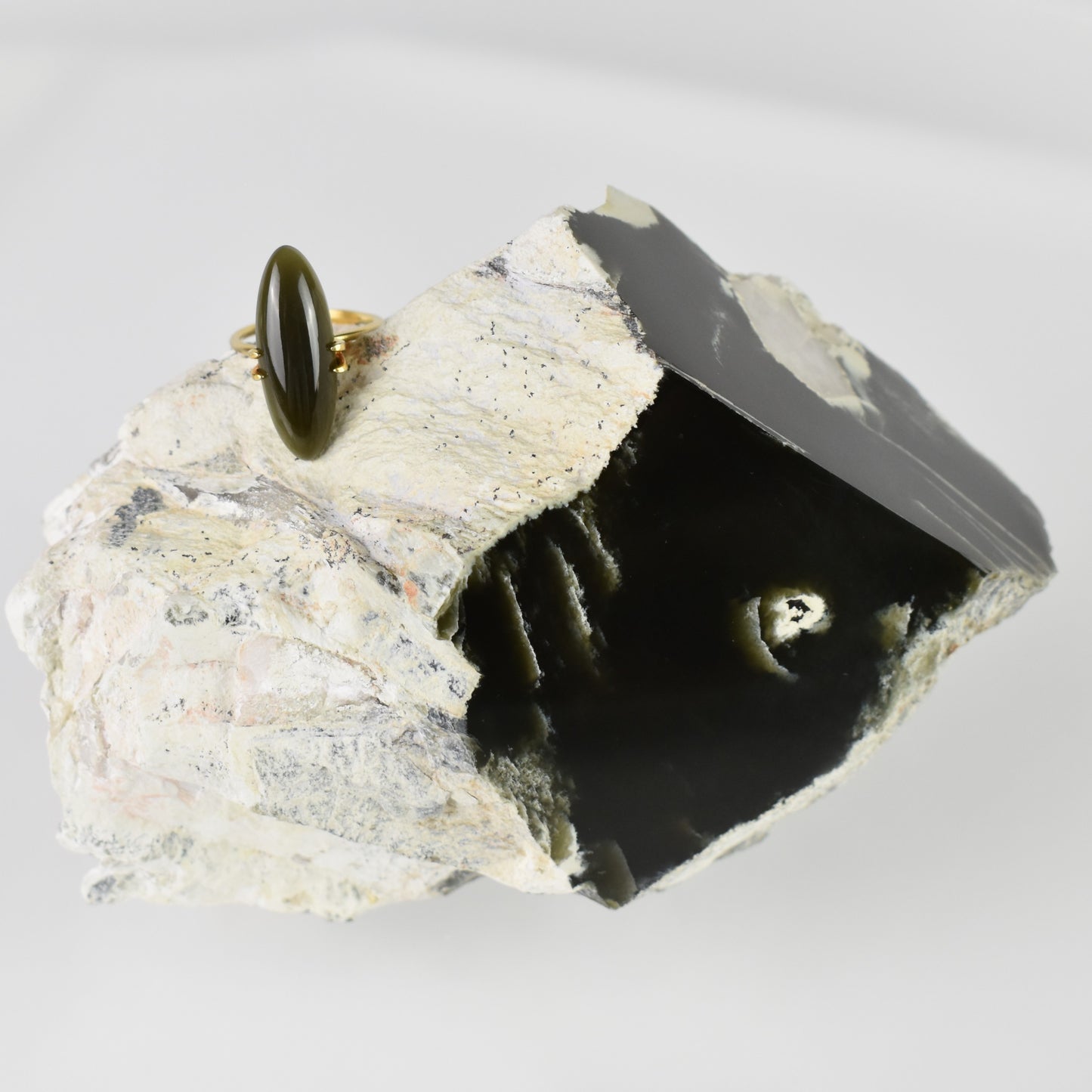 Jade Hand Gem 1044
