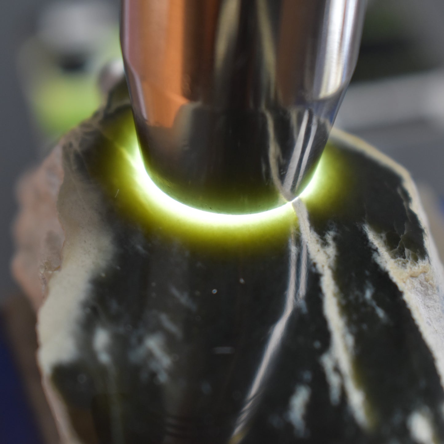 Jade Hand Gem 1035