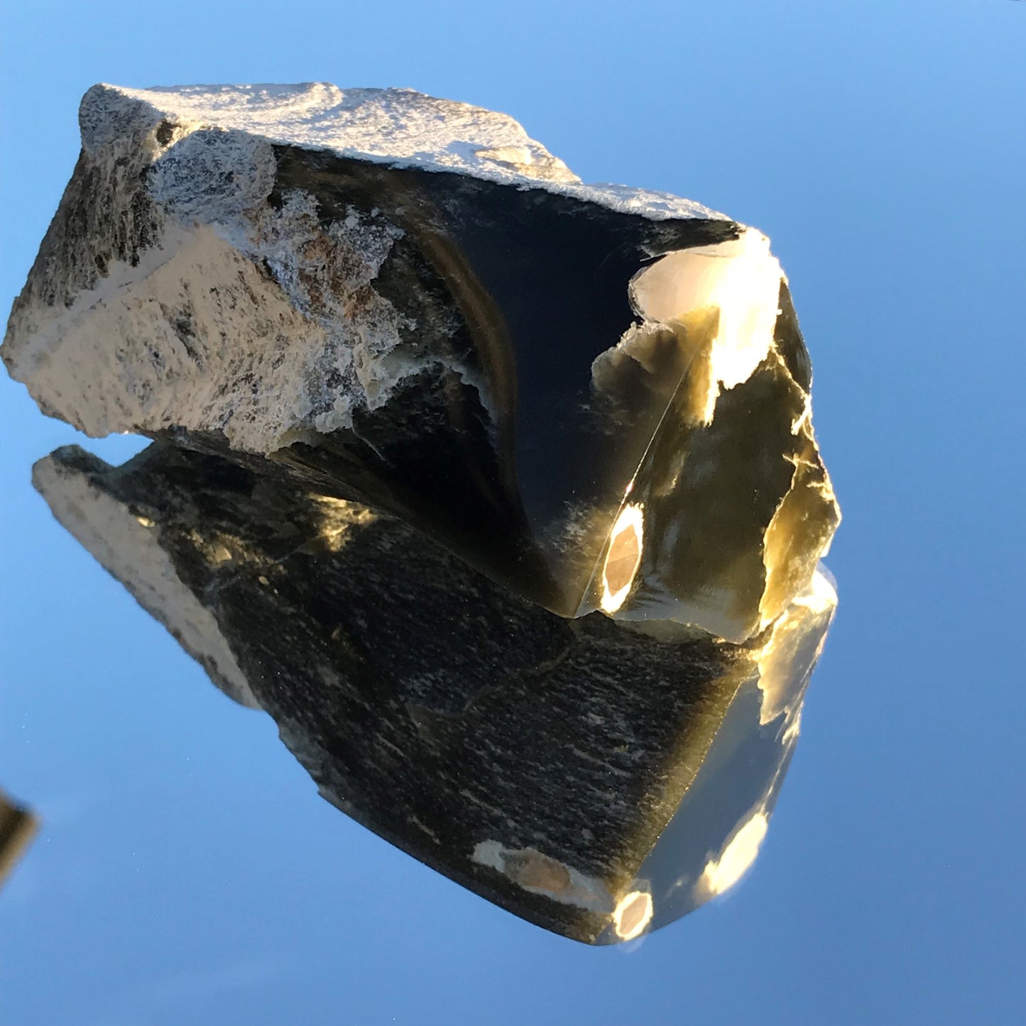 Jade Hand Gem 1010