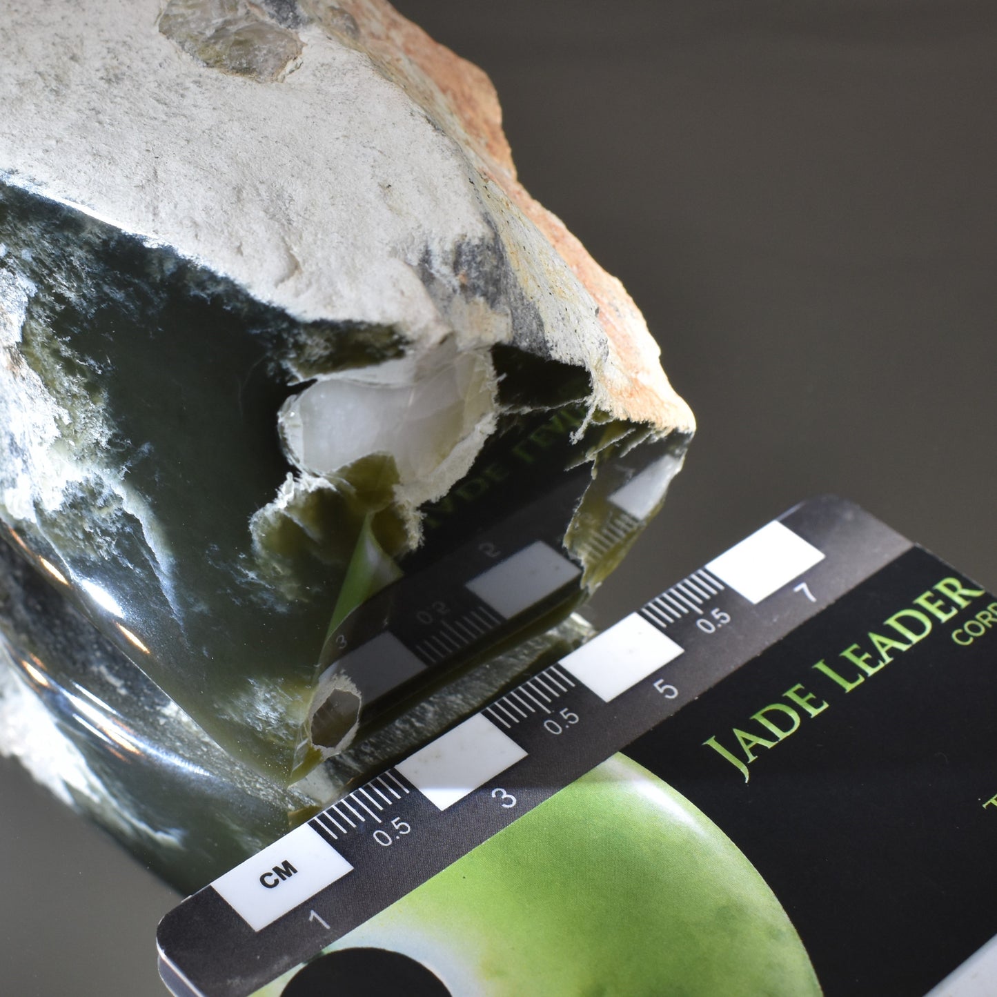 Jade Hand Gem 1010