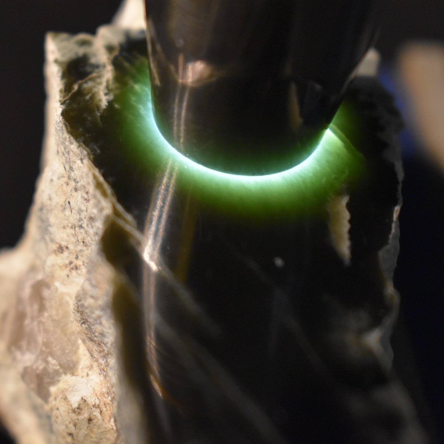 Jade Hand Gem 1014