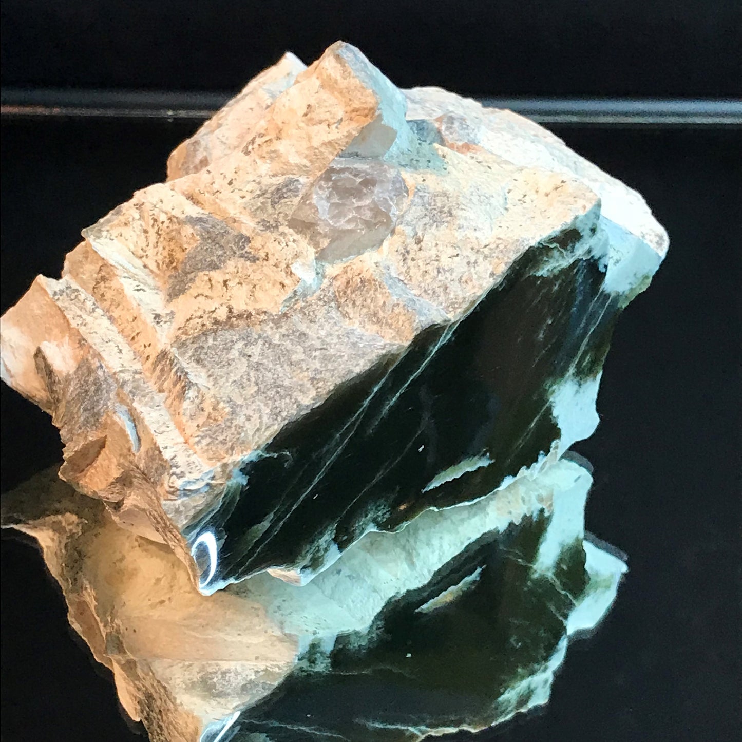 Jade Hand Gem 1014