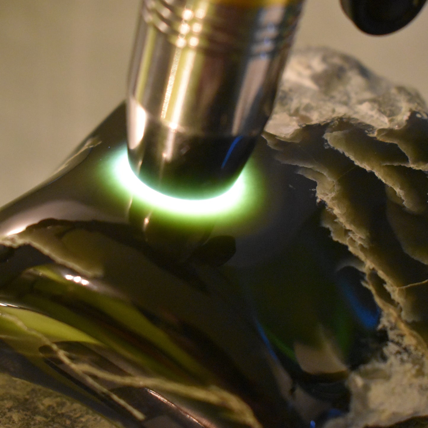 Jade Hand Gem 1017