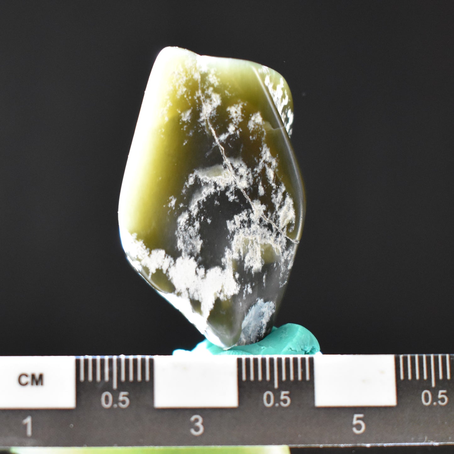 Jade Tumbled Gem / Carving Stone 2028