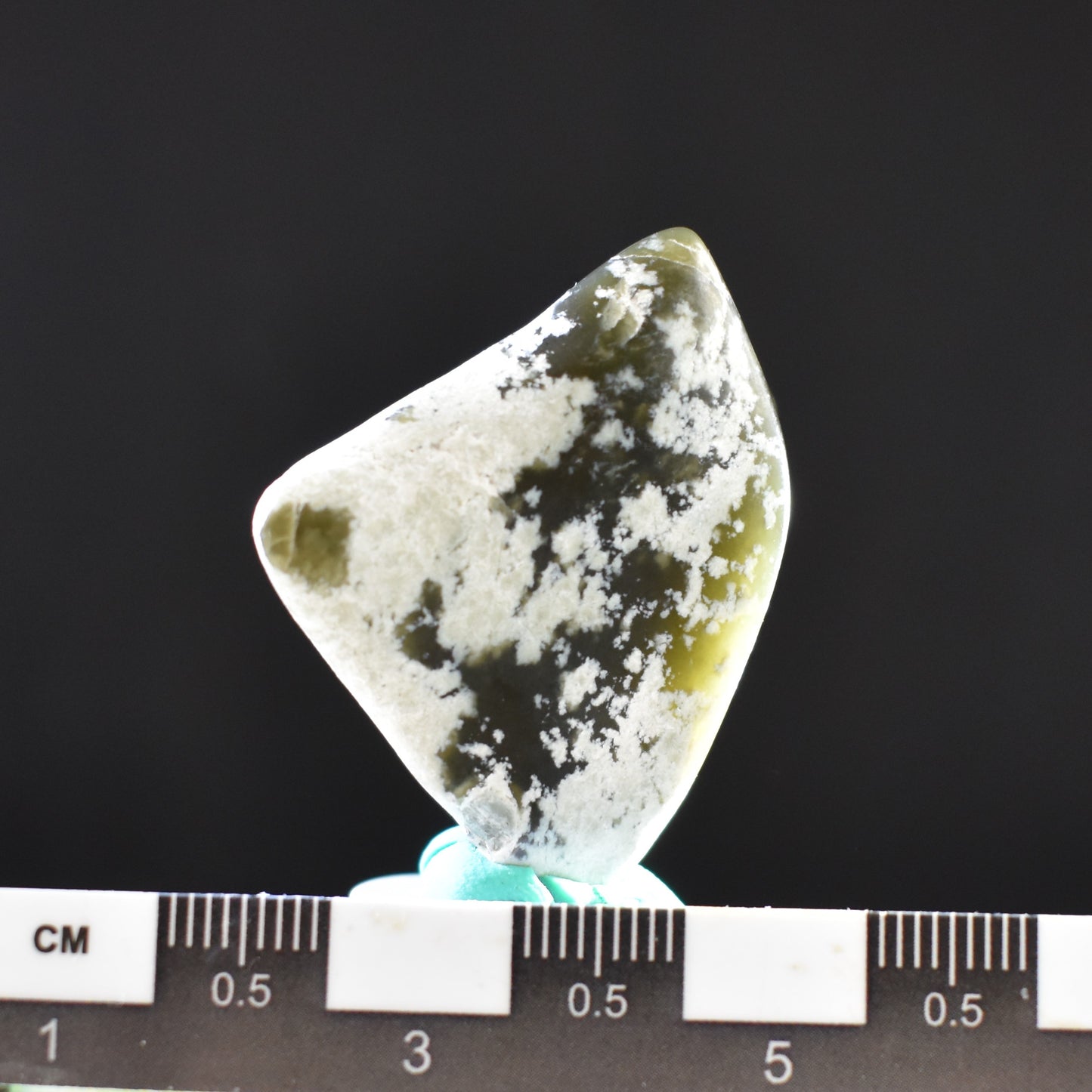 Jade Tumbled Gem / Carving Stone 2030