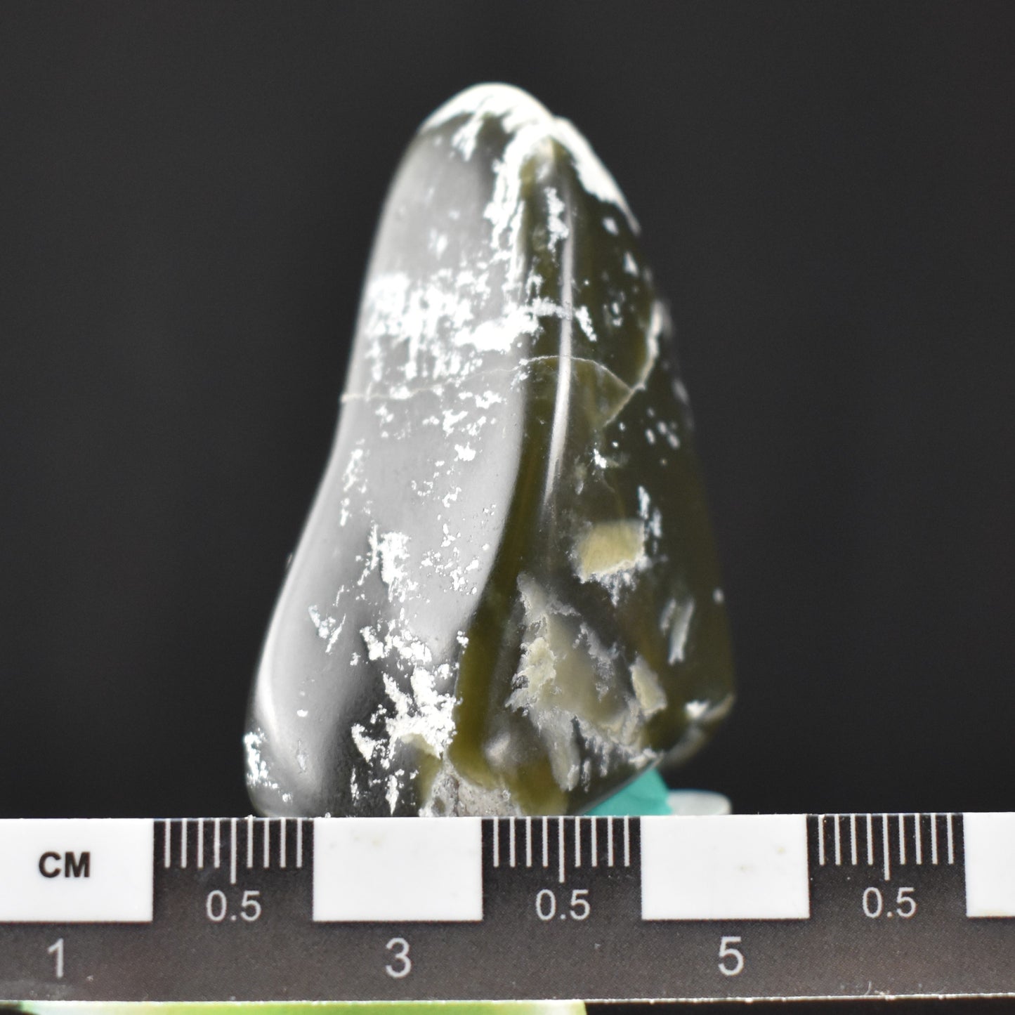 Jade Tumbled Gem / Carving Stone 2033