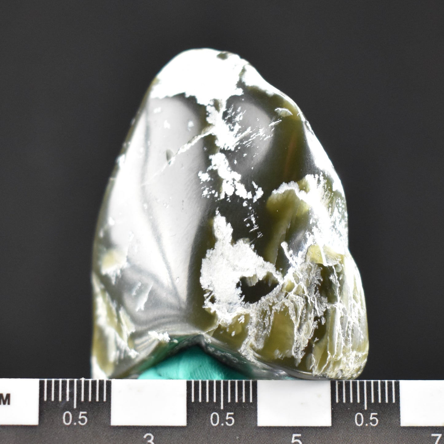 Jade Tumbled Gem / Carving Stone 2033