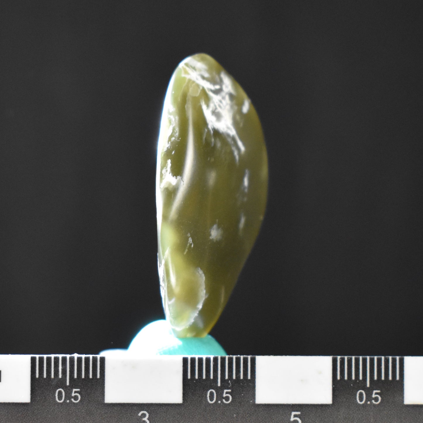 Jade Tumbled Gem / Carving Stone 2034