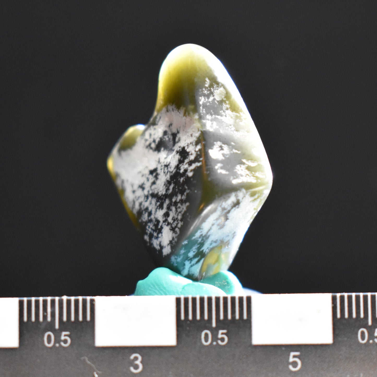 Jade Tumbled Gem / Carving Stone 2038