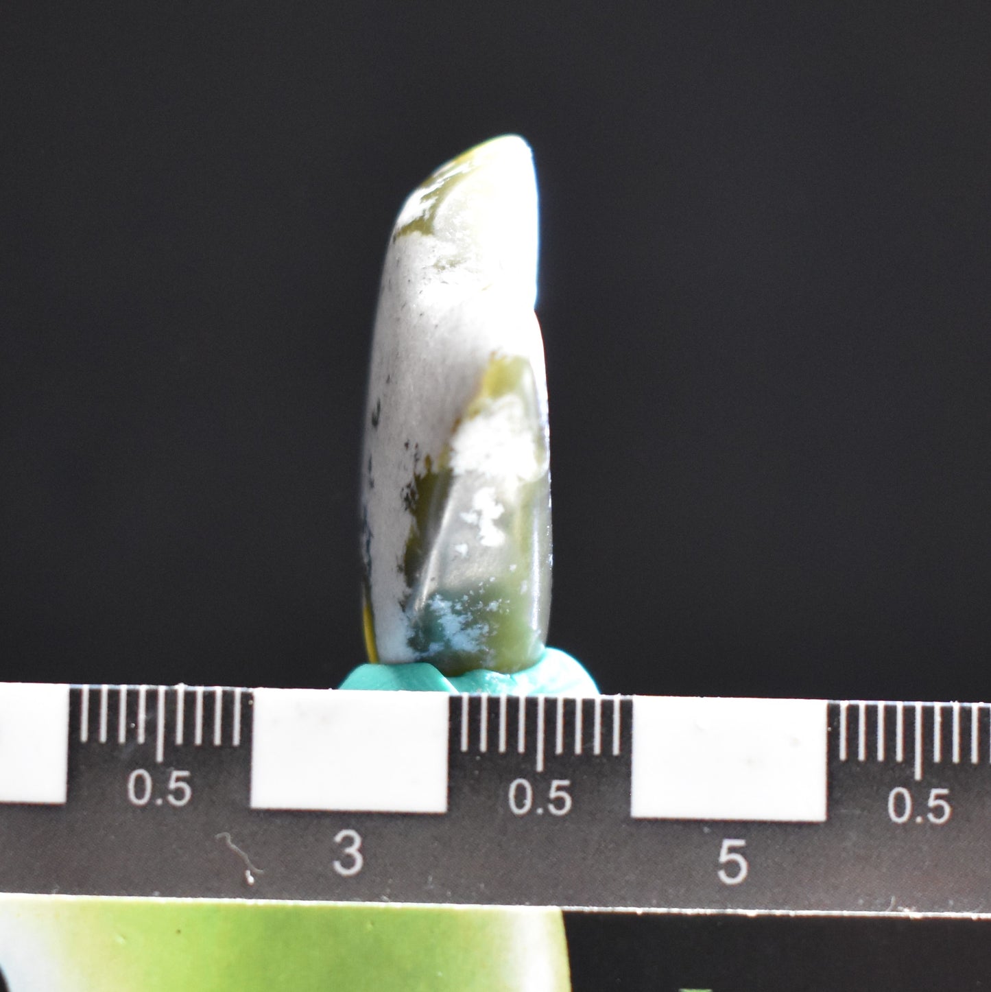 Jade Tumbled Gem / Carving Stone 2038