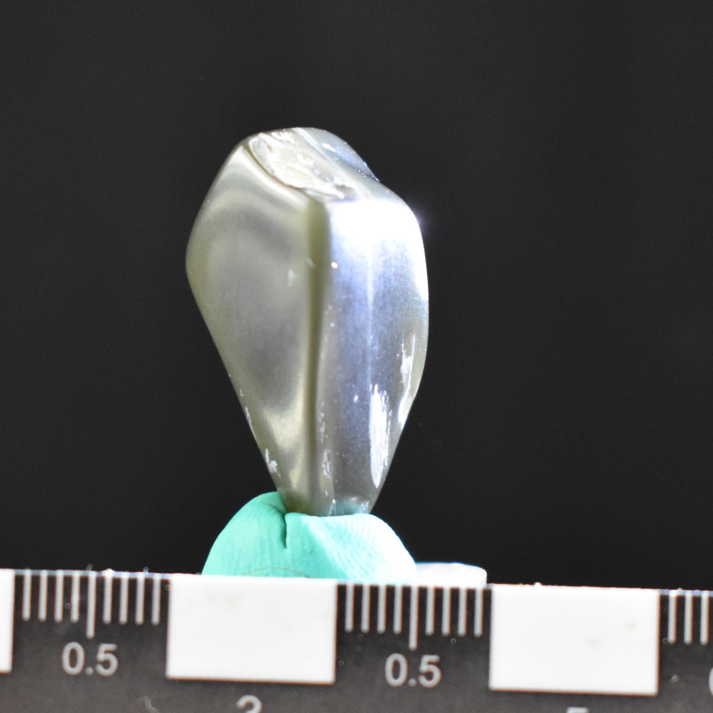 Jade Tumbled Gem / Carving Stone 2039