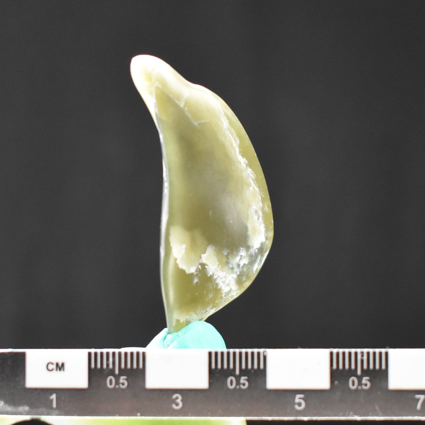 Jade Tumbled Gem / Carving Stone 2040