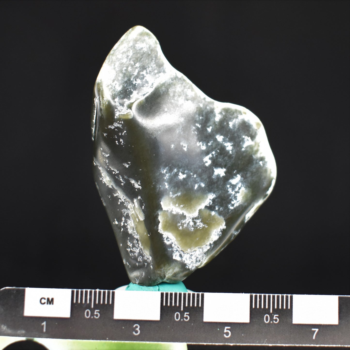 Jade Tumbled Gem / Carving Stone 2051