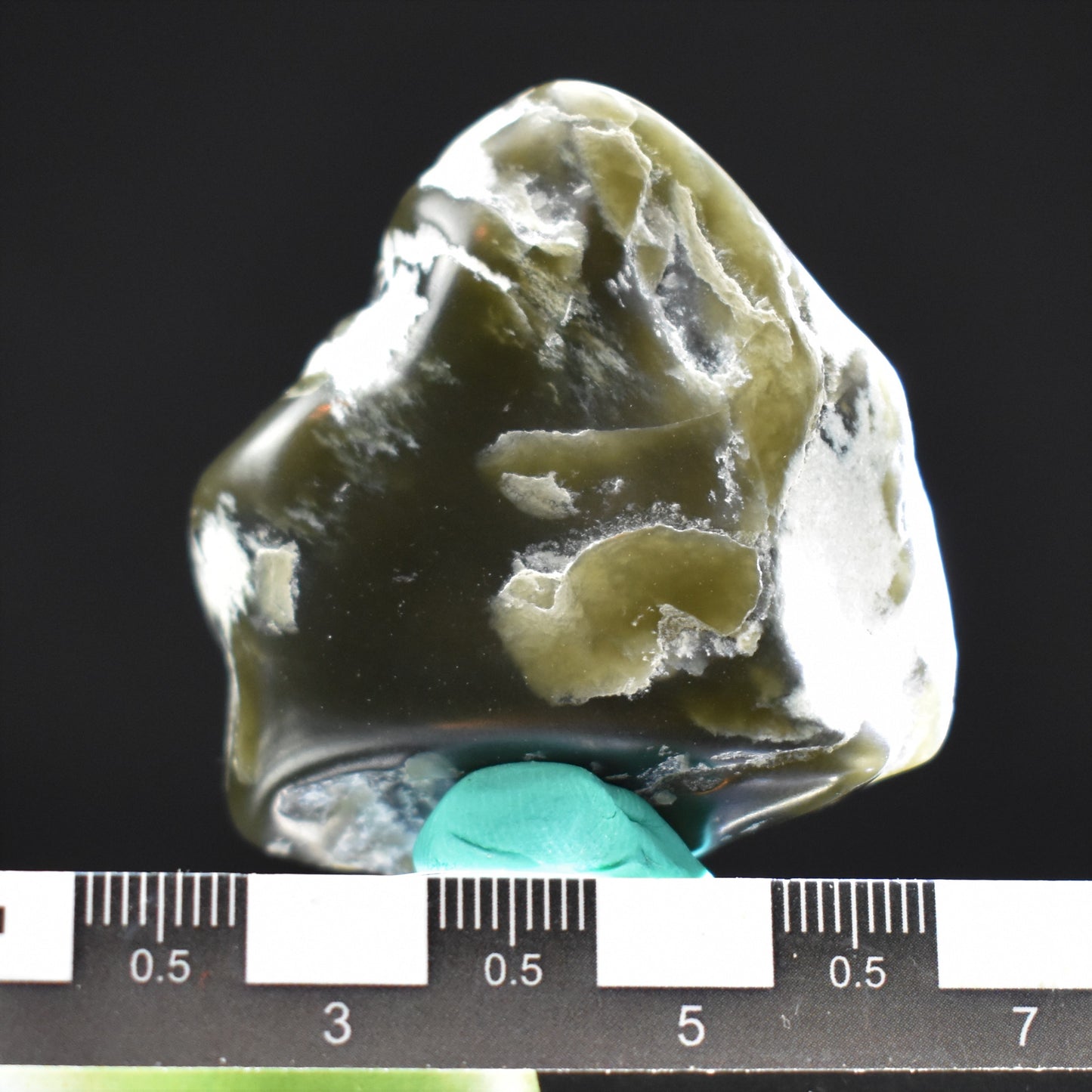 Jade Tumbled Gem / Carving Stone 2057
