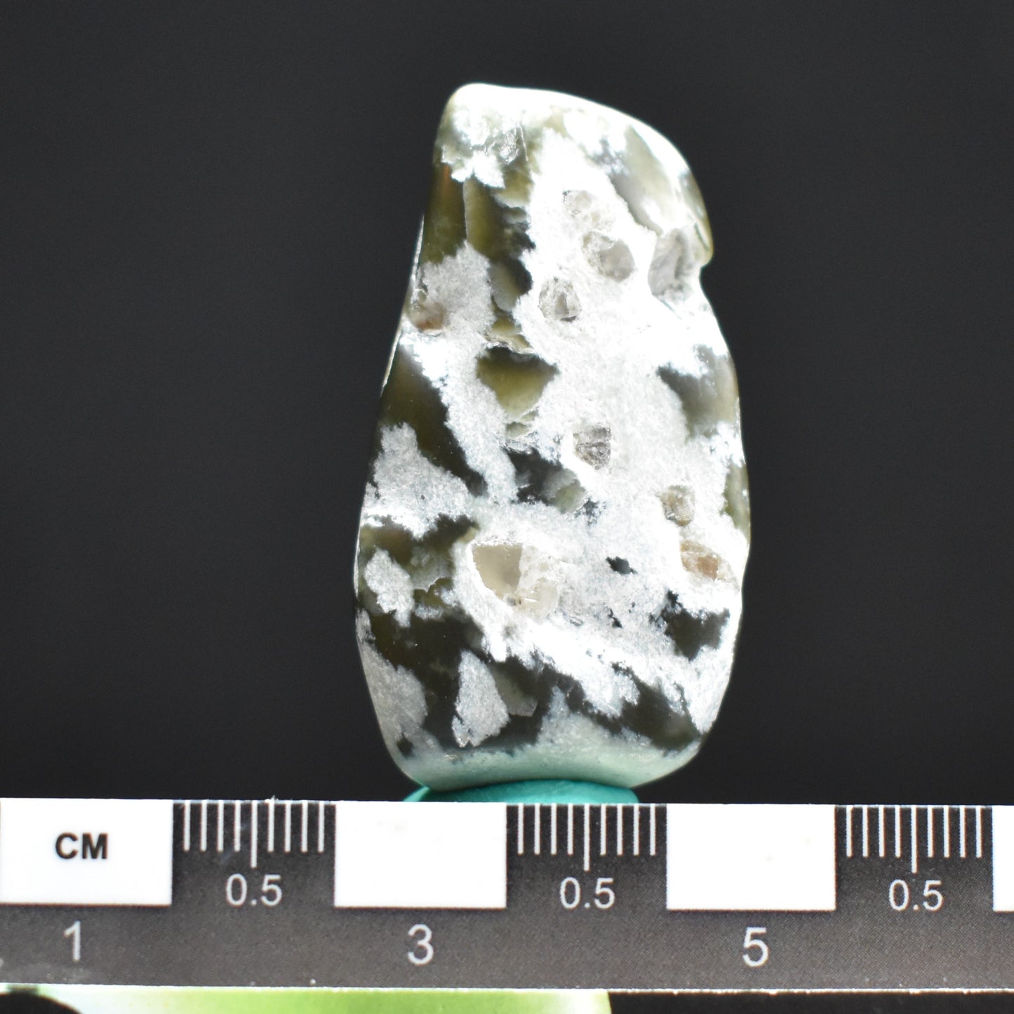 Jade Tumbled Gem / Carving Stone 2064