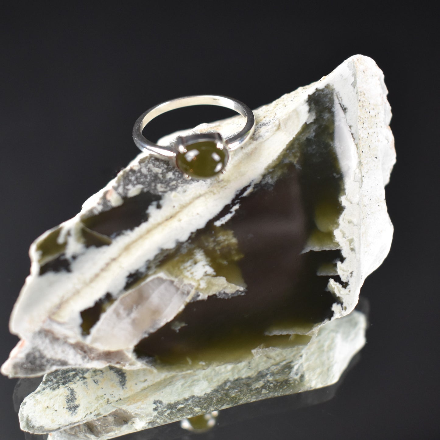 Jade Hand Gem 1030