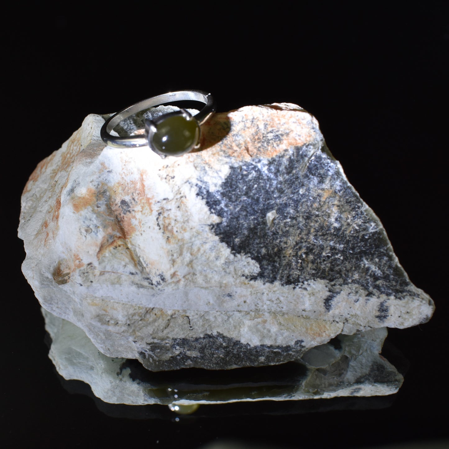 Jade Hand Gem 1030