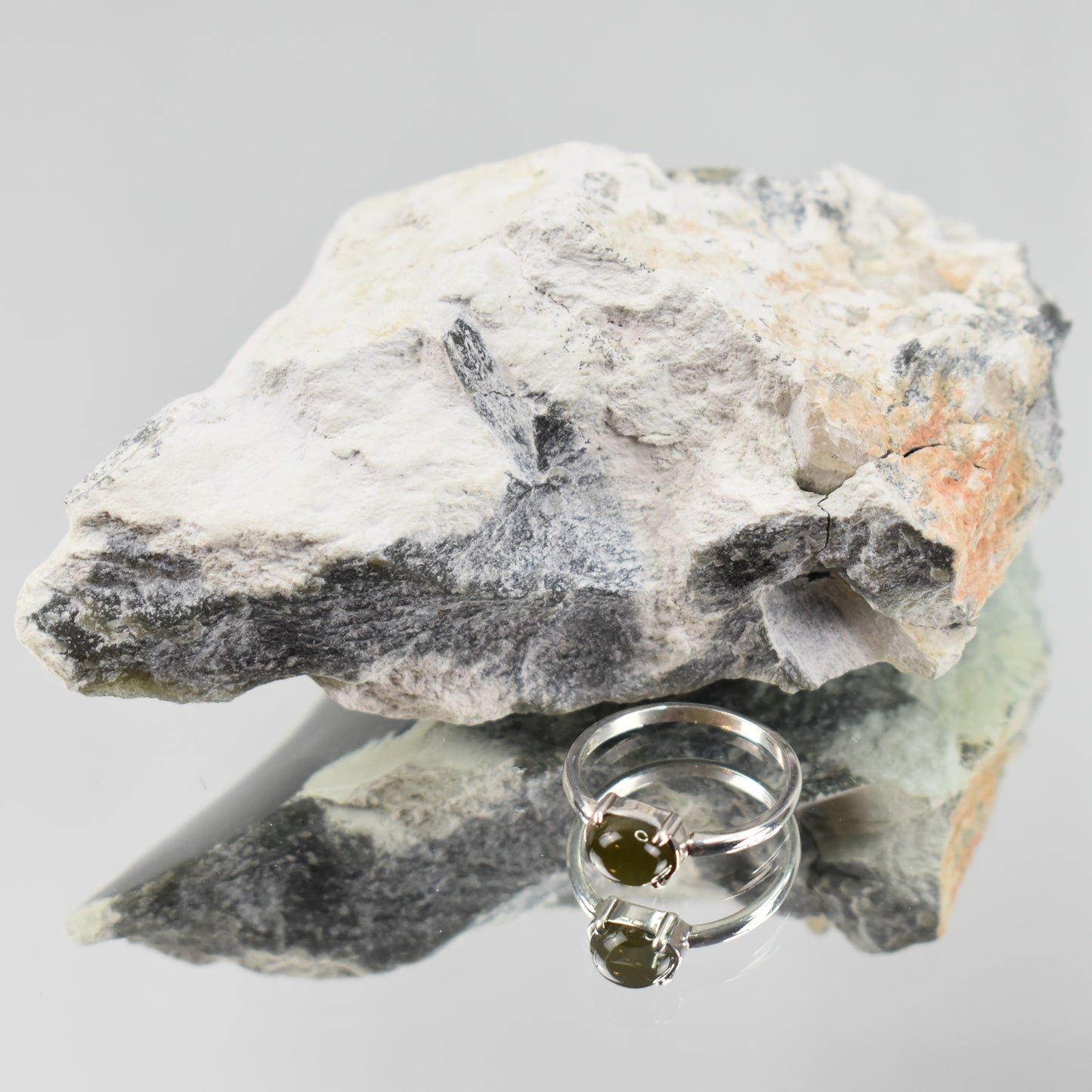 Jade Hand Gem 1029