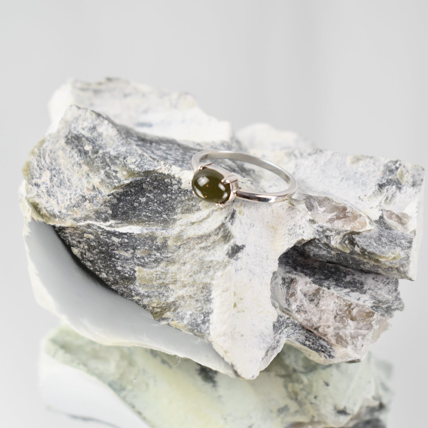 Jade Hand Gem 1028