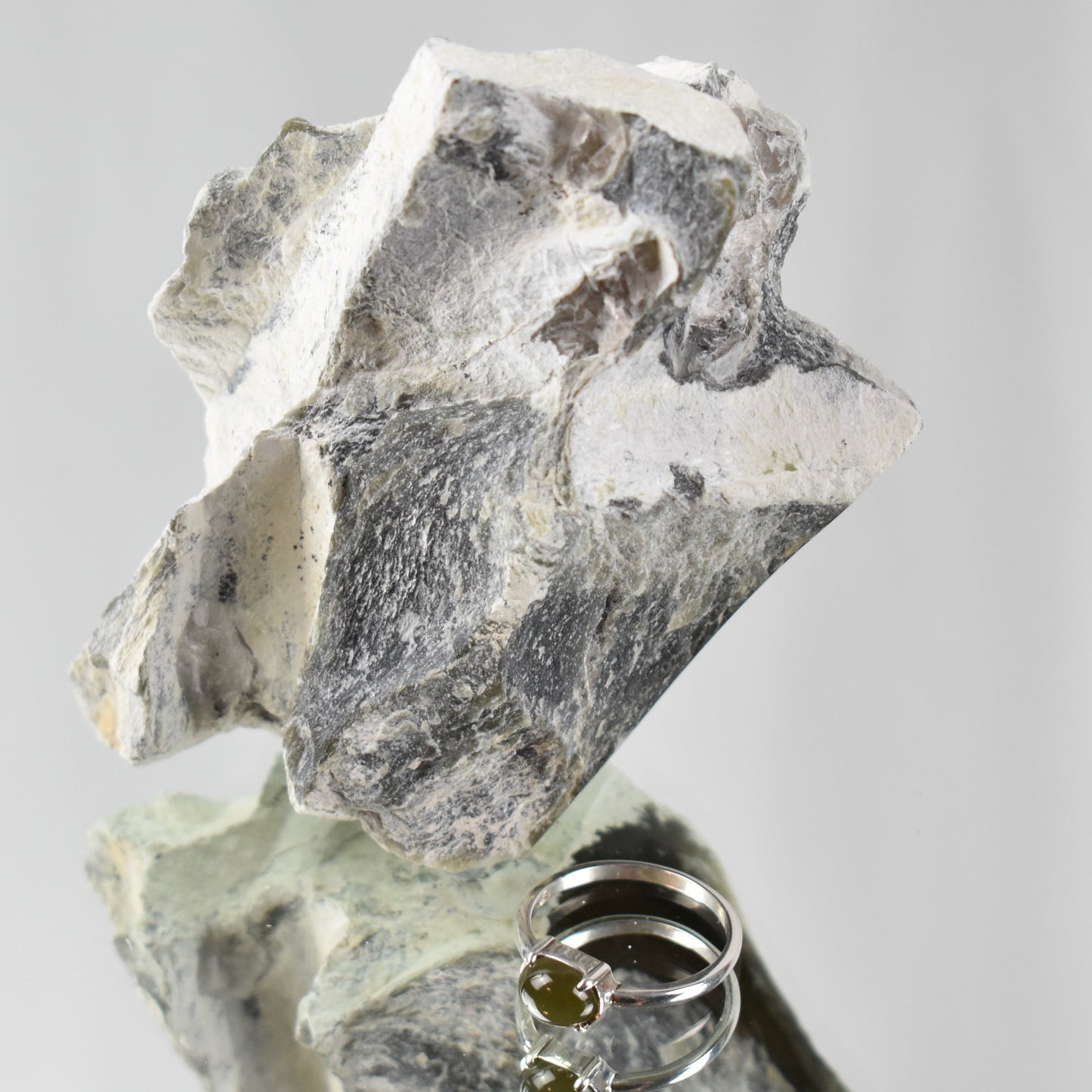 Jade Hand Gem 1028