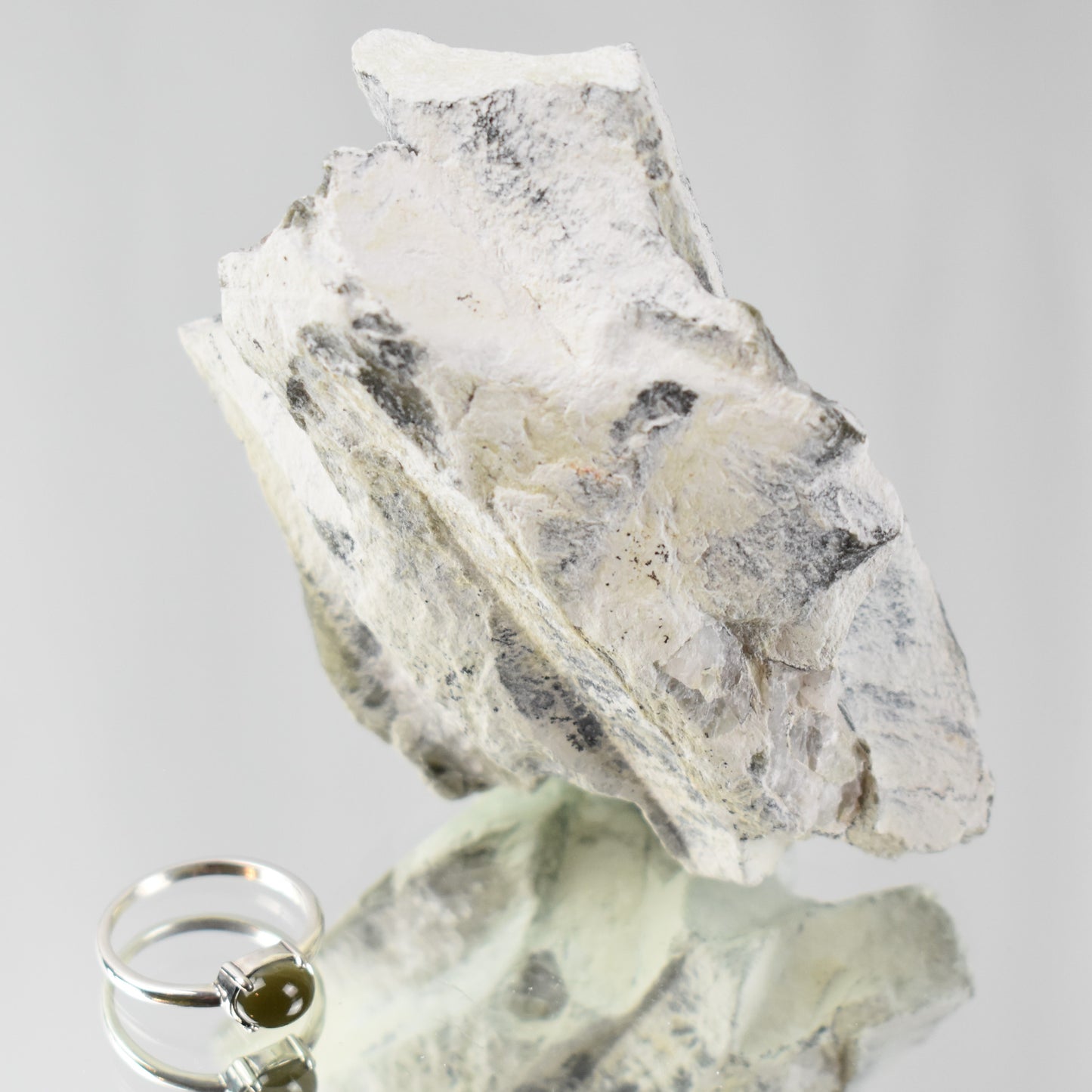 Jade Hand Gem 1028