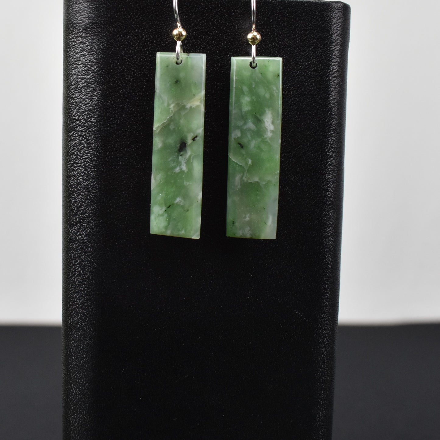 Washington State White/Green Jade 1011