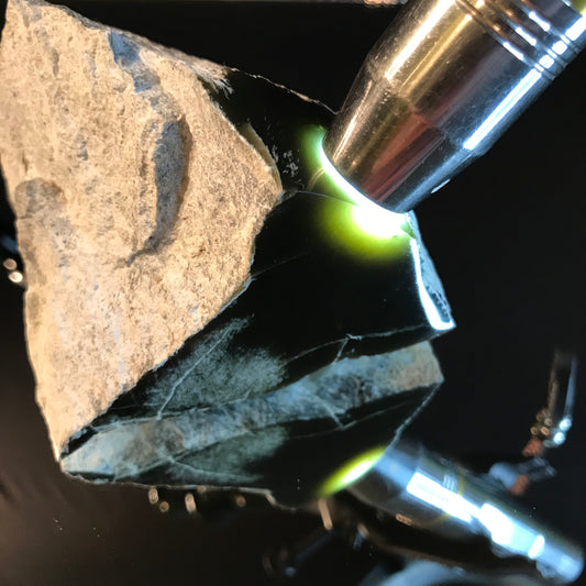 Jade Hand Gem 1004